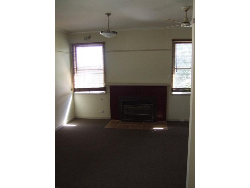 75 Chisholm Crescent, Seymour VIC 3660