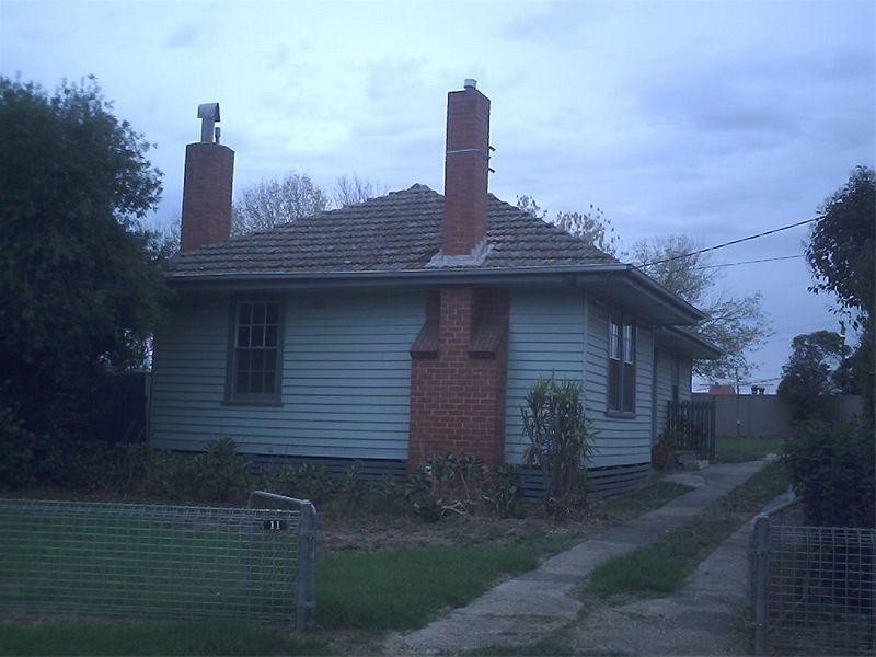 11 Dowling Avenue, Seymour VIC 3660