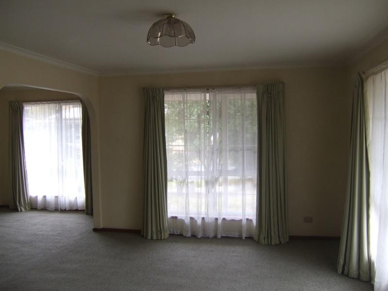 1 Priestley Crescent, Seymour VIC 3660