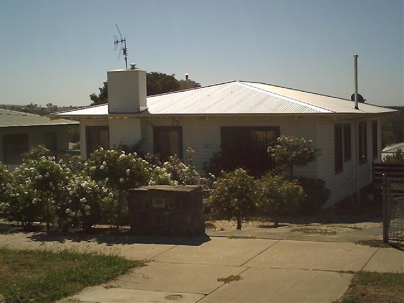 16 Heywood Crescent, Seymour VIC 3660