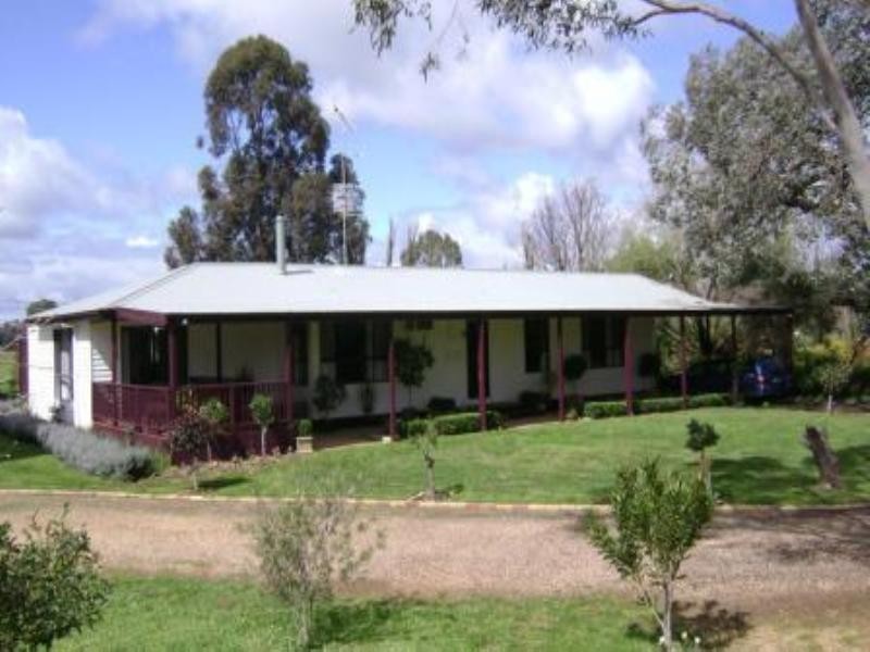 52 Morison Road, Seymour VIC 3660