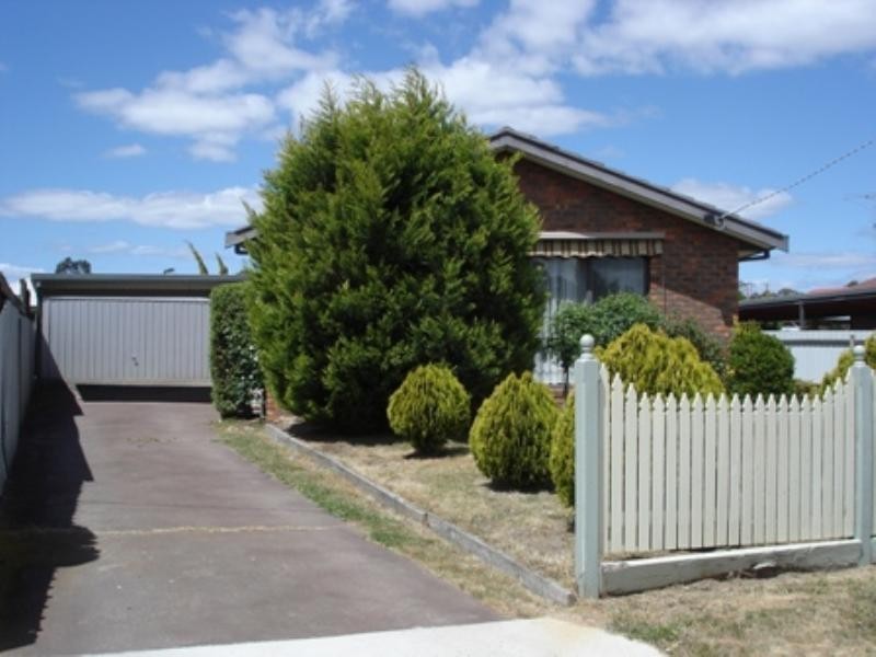 24 Avenel Road, Seymour VIC 3660