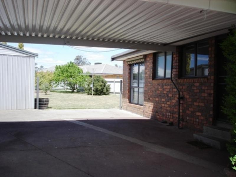 24 Avenel Road, Seymour VIC 3660