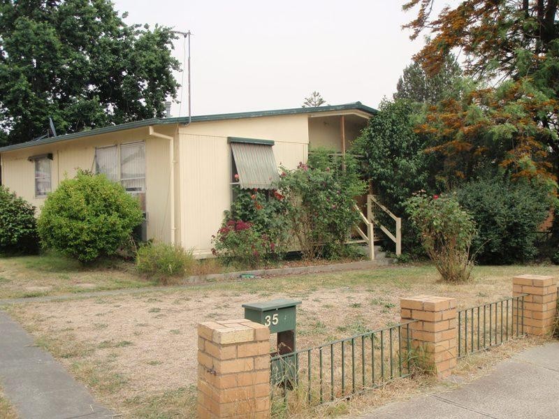 35 Sinclair Crescent, Seymour VIC 3660