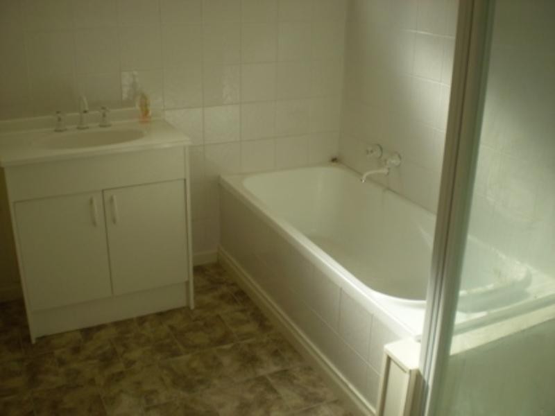 17 Tehan Street, Seymour VIC 3660