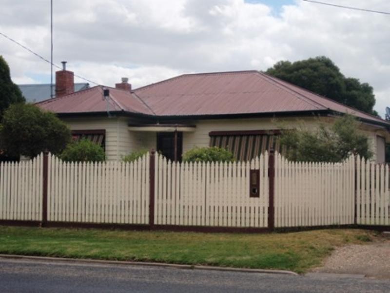 15 Oak Street, Seymour VIC 3660