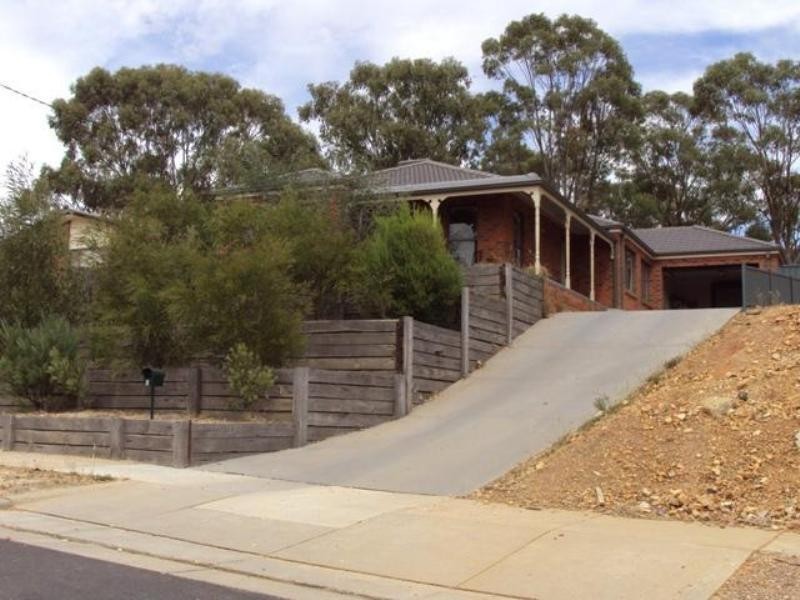 6 Clarey Avenue, Seymour VIC 3660