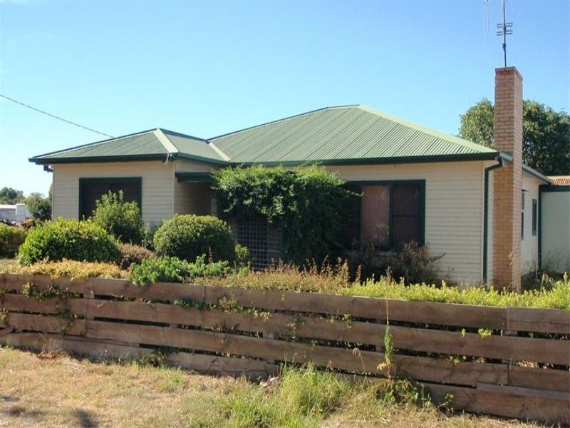 22 Highlands Road, Seymour VIC 3660