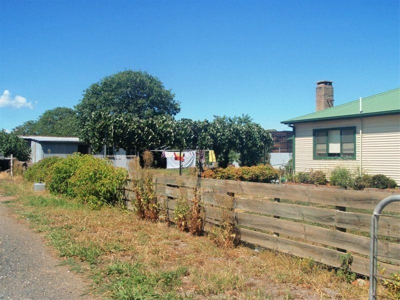 22 Highlands Road, Seymour VIC 3660