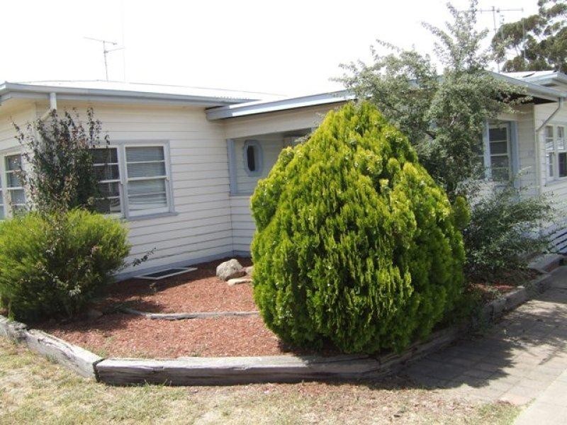 12 Redbank Road, Seymour VIC 3660