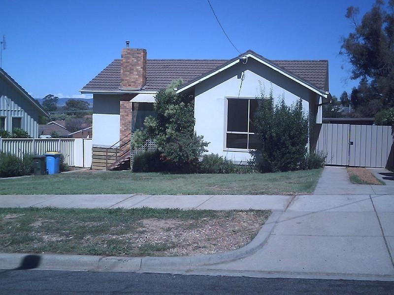 25 Chisholm Crescent, Seymour VIC 3660