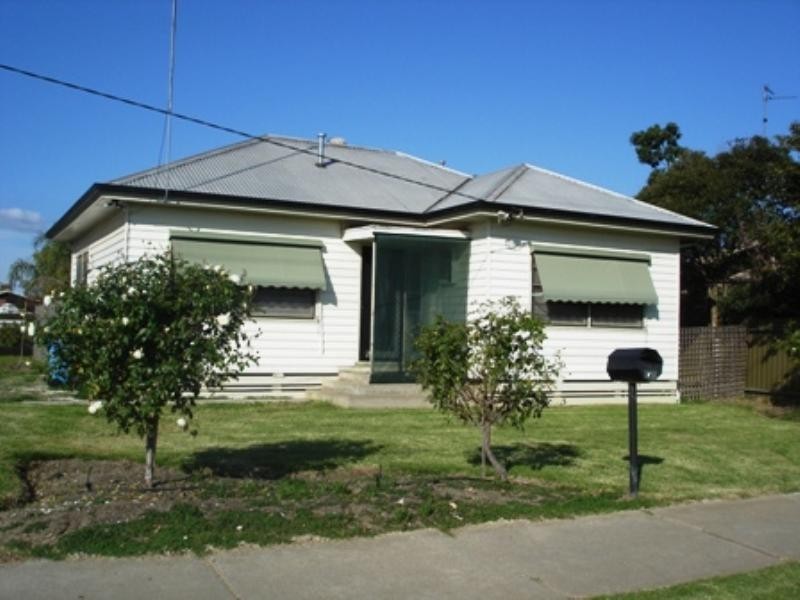 22 Oak Street, Seymour VIC 3660