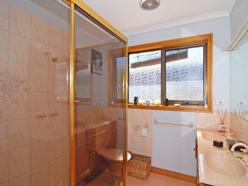 24 Greenbank Court, Leopold VIC 3224