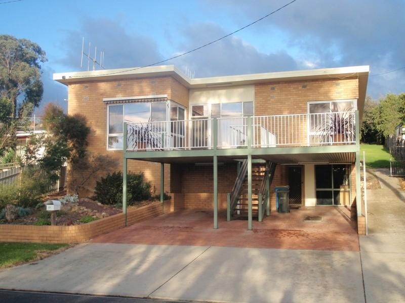 33 Gordon Crescent, Seymour VIC 3660