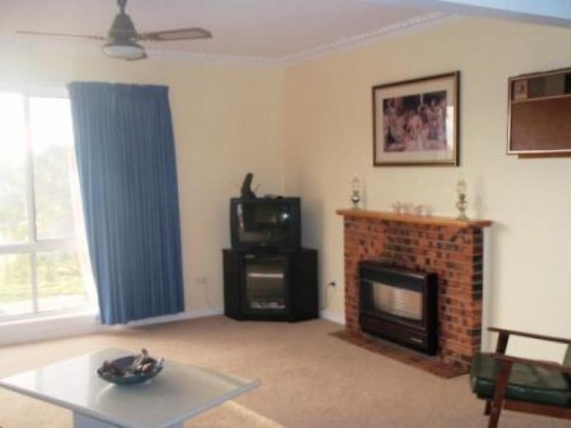 33 Gordon Crescent, Seymour VIC 3660