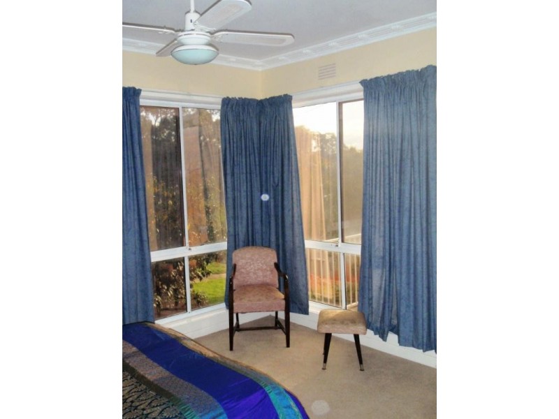 33 Gordon Crescent, Seymour VIC 3660