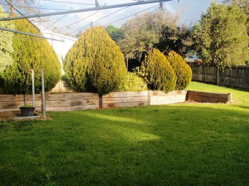 33 Gordon Crescent, Seymour VIC 3660