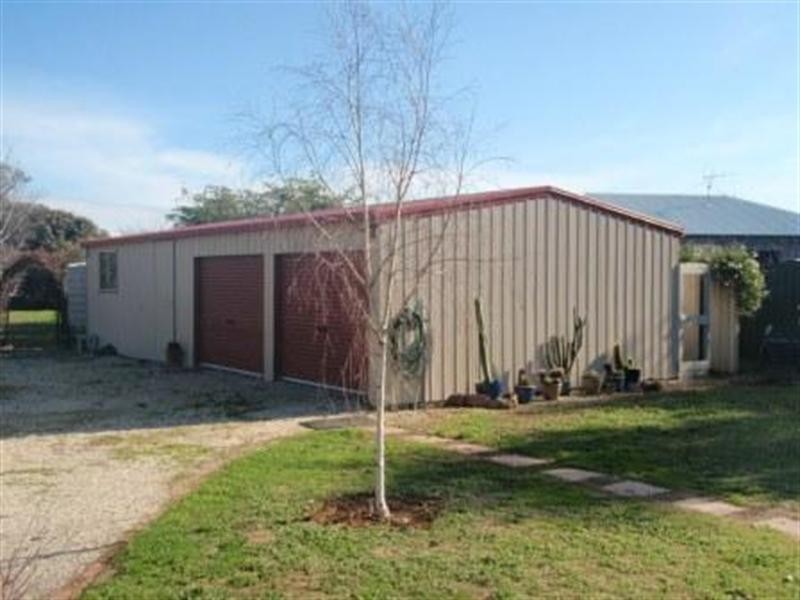 24 Jones Street, Avenel VIC 3664