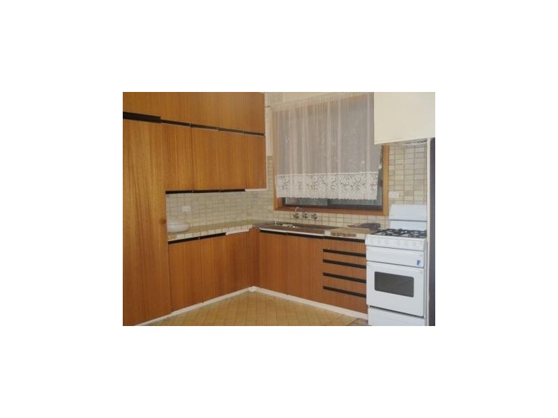 6 Chisholm Crescent, Seymour VIC 3660