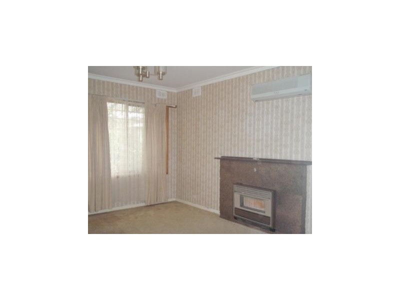 6 Chisholm Crescent, Seymour VIC 3660