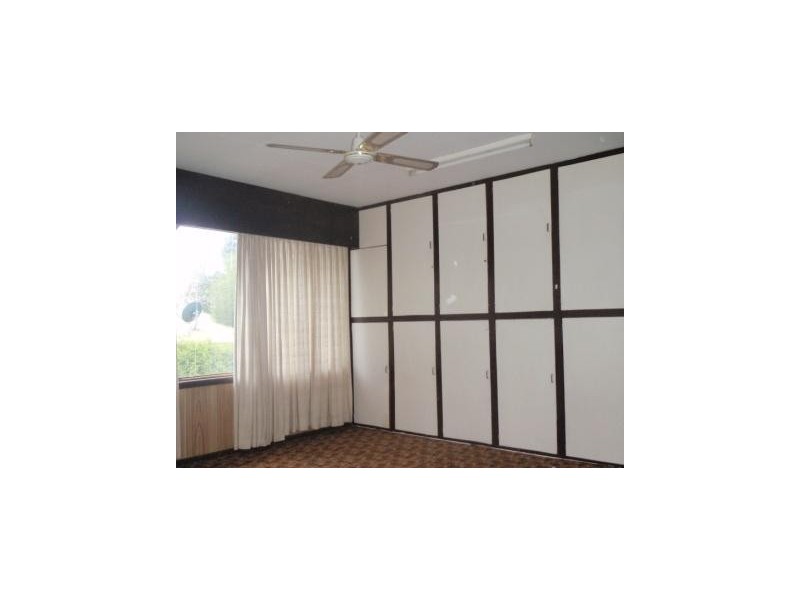 6 Chisholm Crescent, Seymour VIC 3660