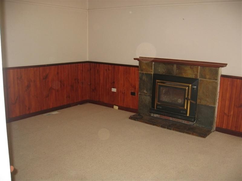 27 Delhi Street, Seymour VIC 3660