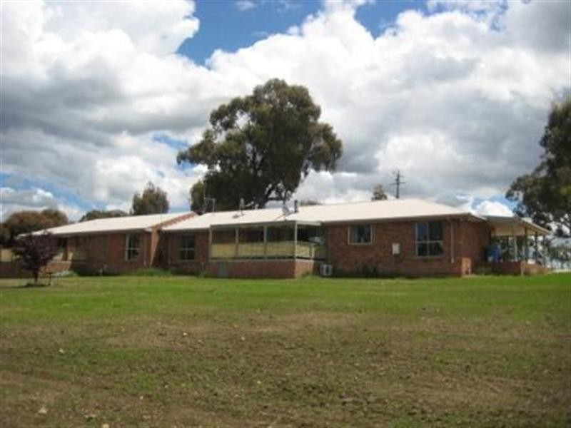 85 Dawe Road, Seymour VIC 3660