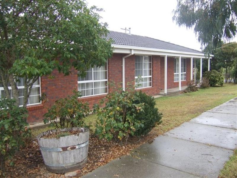 1 Priestley Crescent, Seymour VIC 3660