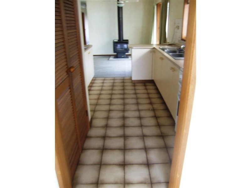 1 Priestley Crescent, Seymour VIC 3660