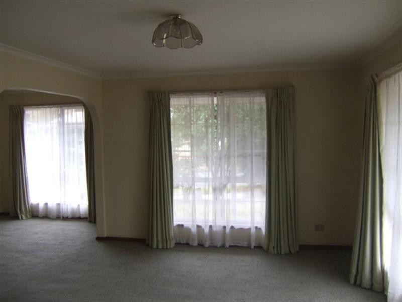 1 Priestley Crescent, Seymour VIC 3660