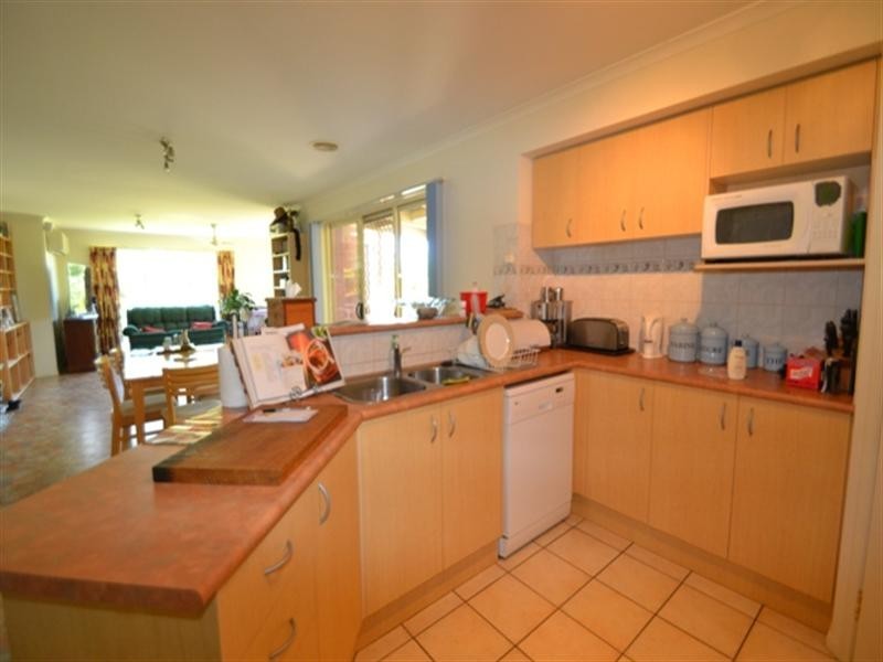 6 Hickey Court, Seymour VIC 3660