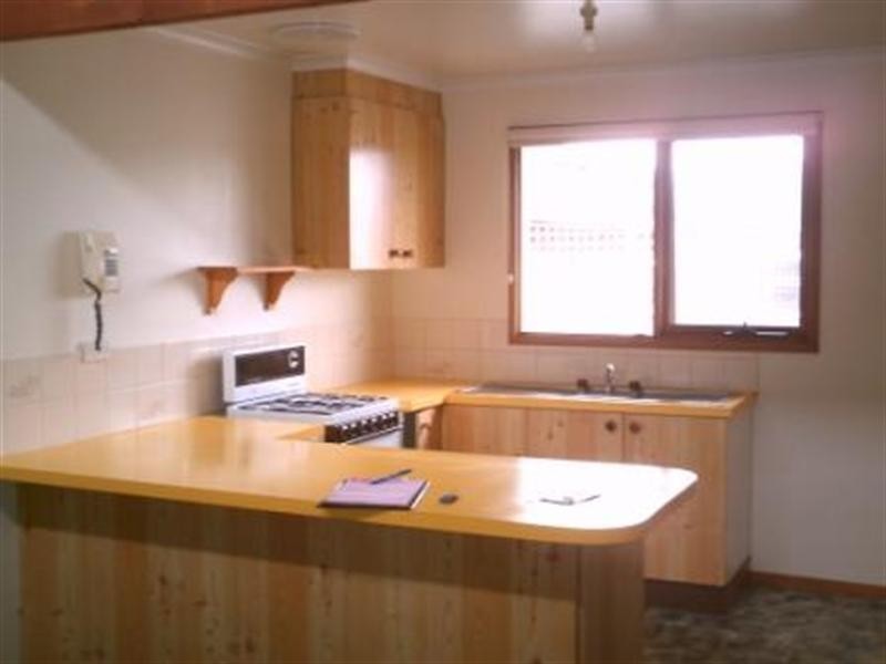 2/221 Anzac Avenue, Seymour VIC 3660