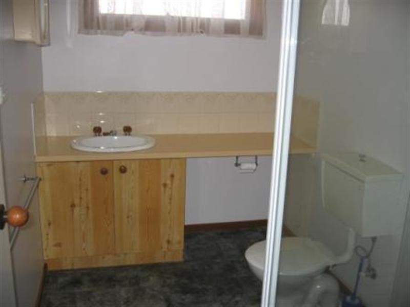 2/221 Anzac Avenue, Seymour VIC 3660