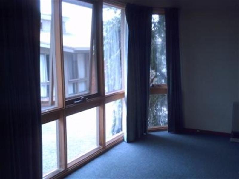 2/221 Anzac Avenue, Seymour VIC 3660