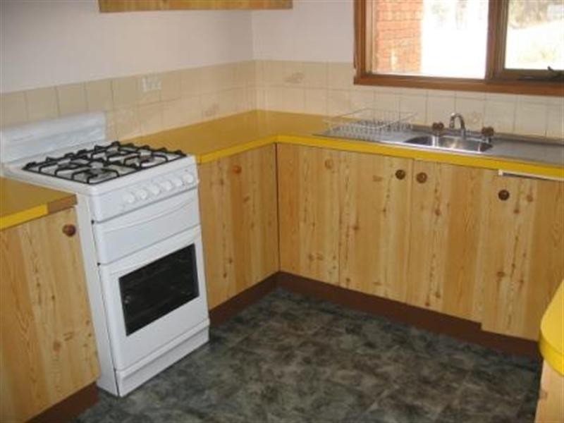 2/221 Anzac Avenue, Seymour VIC 3660