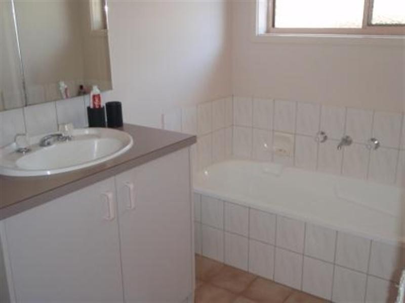 10 Coughlin Court, Seymour VIC 3660