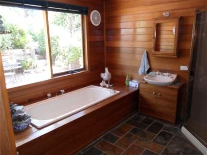 10 Kelly Court, Seymour VIC 3660