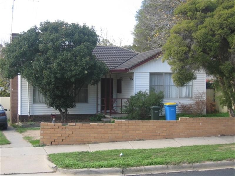 8 Sinclair Crescent, Seymour VIC 3660