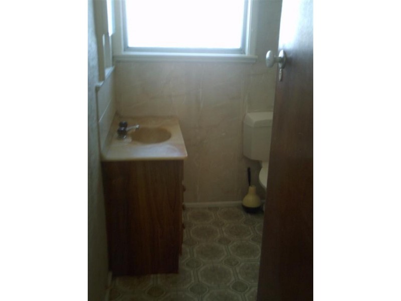 8 Sinclair Crescent, Seymour VIC 3660