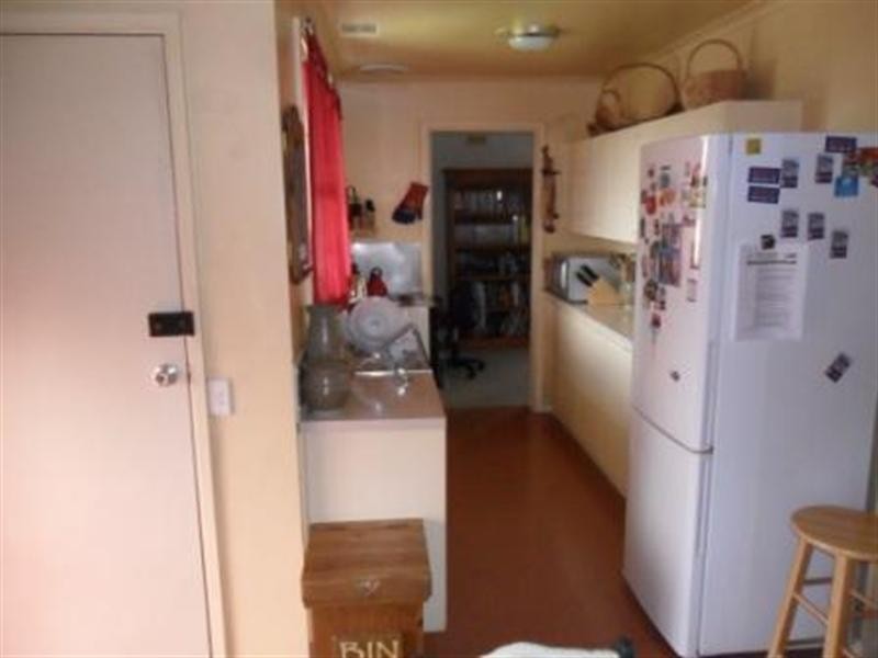 1 Kitchener Crescent, Seymour VIC 3660