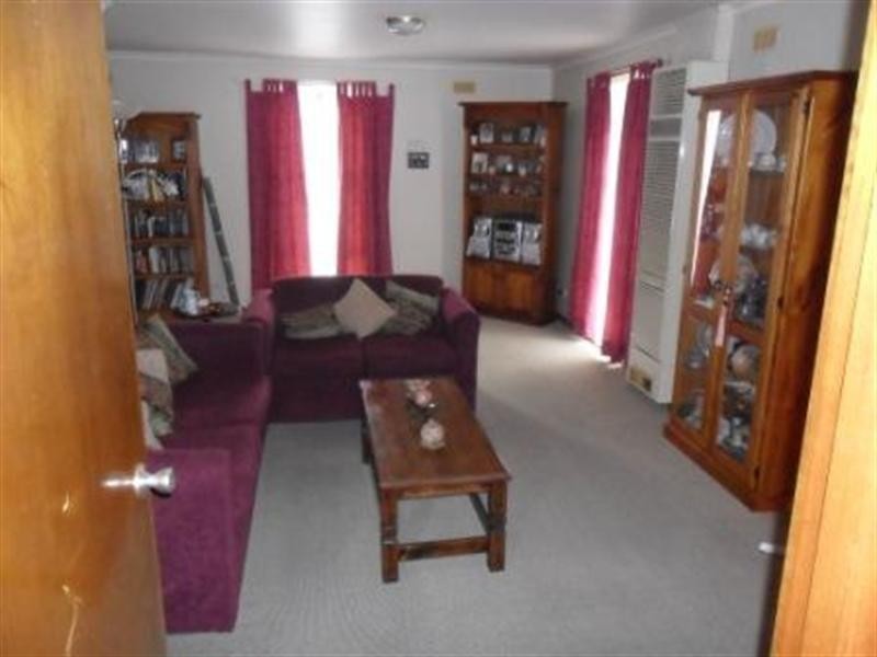 1 Kitchener Crescent, Seymour VIC 3660