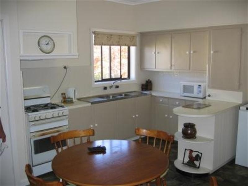 17 Tehan Street, Seymour VIC 3660