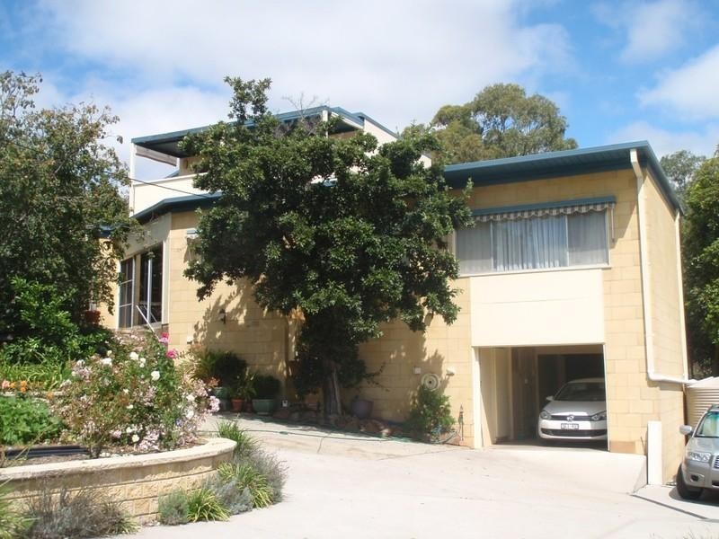 10 Delhi Street, Seymour VIC 3660