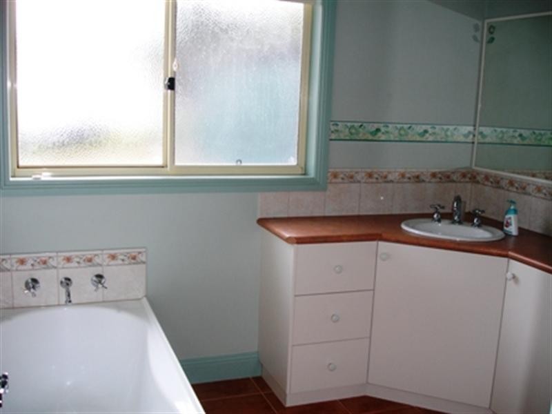 28 Pioneer Street, Seymour VIC 3660