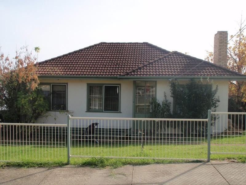 42 Chisholm Crescent, Seymour VIC 3660