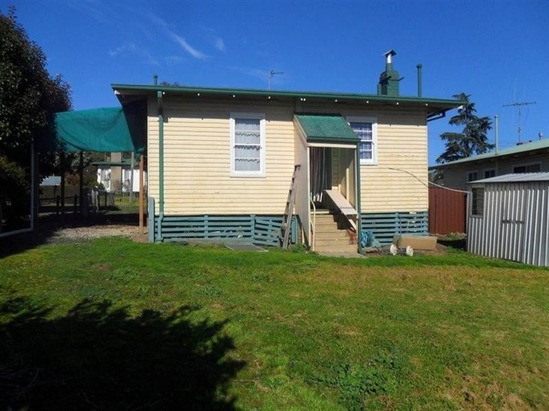 30 Heywood Crescent, Seymour VIC 3660