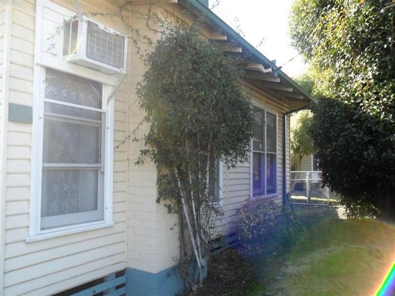 30 Heywood Crescent, Seymour VIC 3660