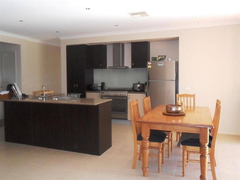 6 Head Court, Seymour VIC 3660