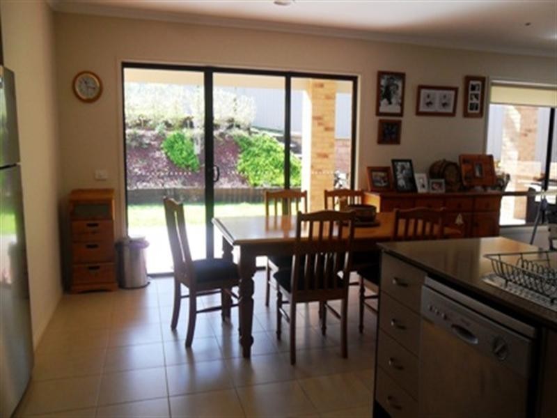 6 Head Court, Seymour VIC 3660