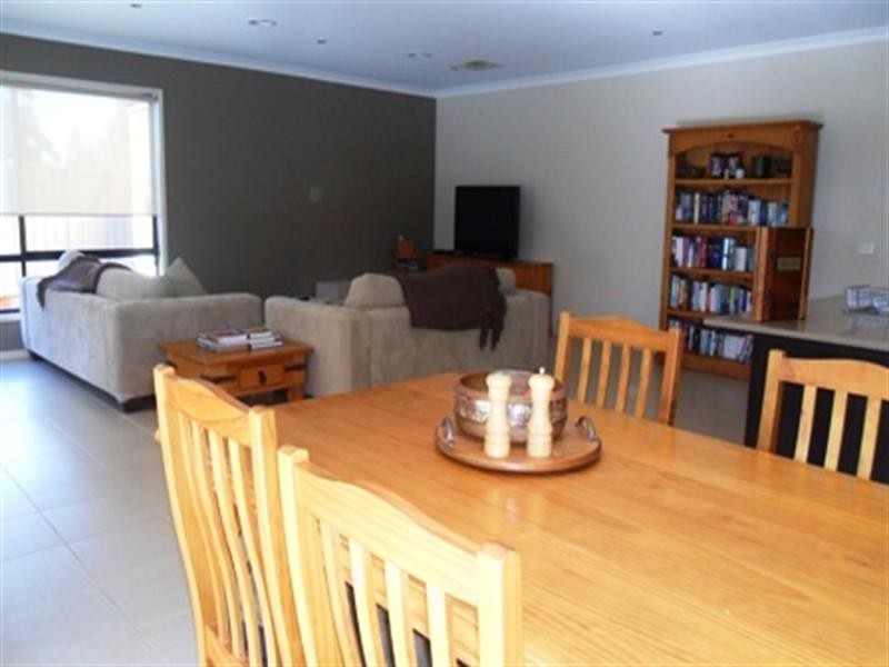 6 Head Court, Seymour VIC 3660